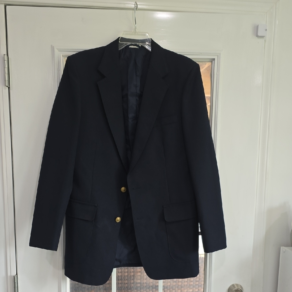 Navy Sport Coat with Notched Lapels and Structured Shoulders